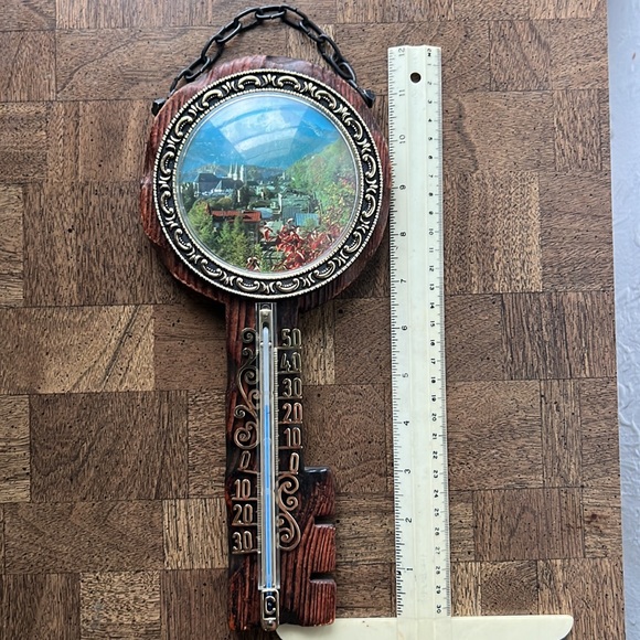Vintage wooden key shaped wall hanging thermometer Swiss Alps scenery - Picture 9 of 16
